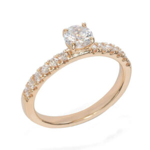 Shared prong diamond engagement ring with a 4 prong peg head
