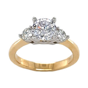 3-stone ring mounting with brilliant cut side diamonds 