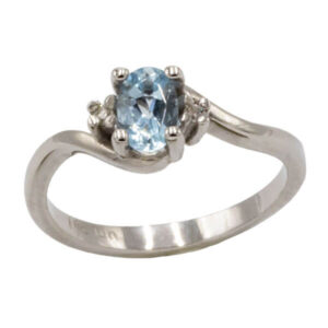 Oval cut blue aquamarine & diamonds in a white gold setting