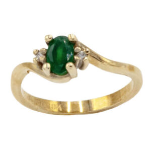 Oval cut green emerald & diamond ring in a yellow gold setting